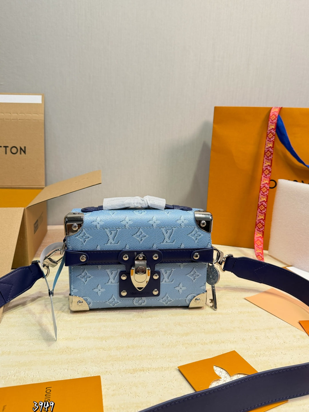 LU bag trunk