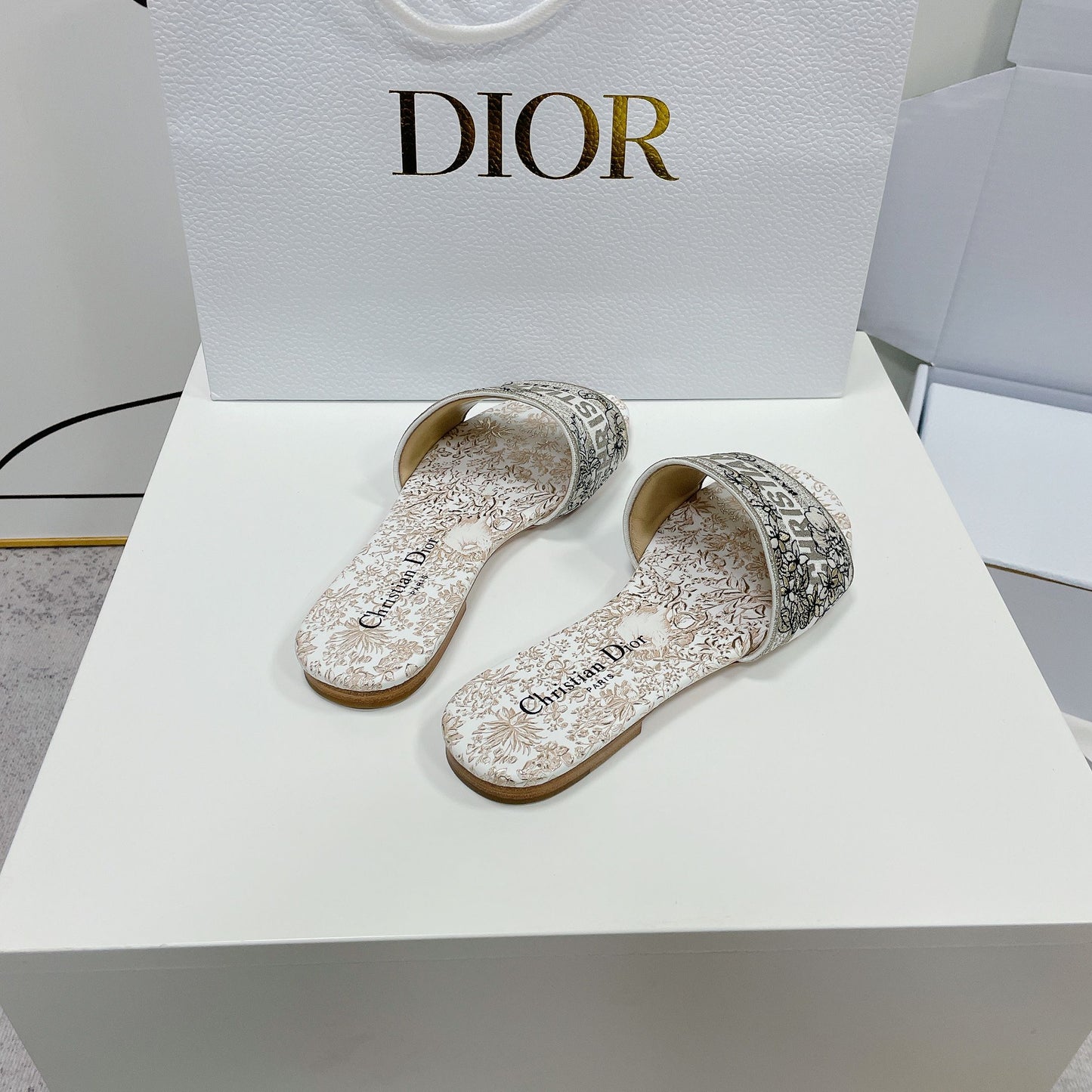 CHD Slippers Woman