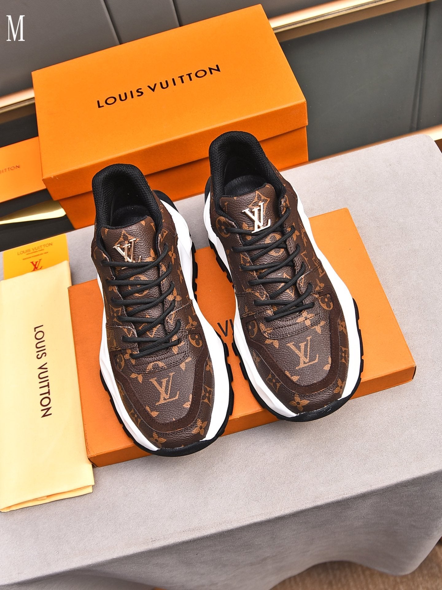 LU Sneakers 46