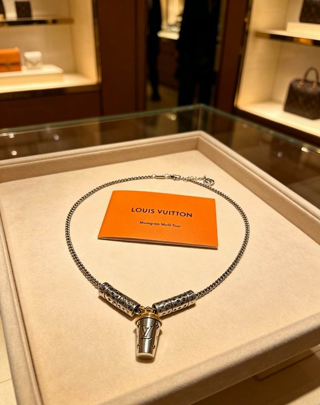 LU Fashion Necklace