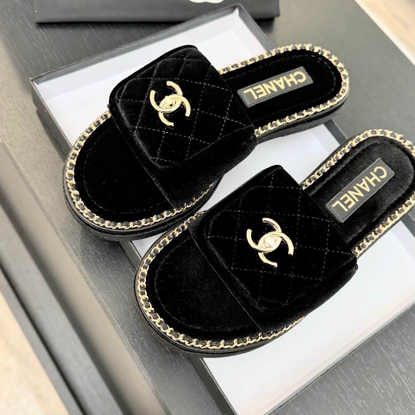 CHL Slippers 2 Color's Woman
