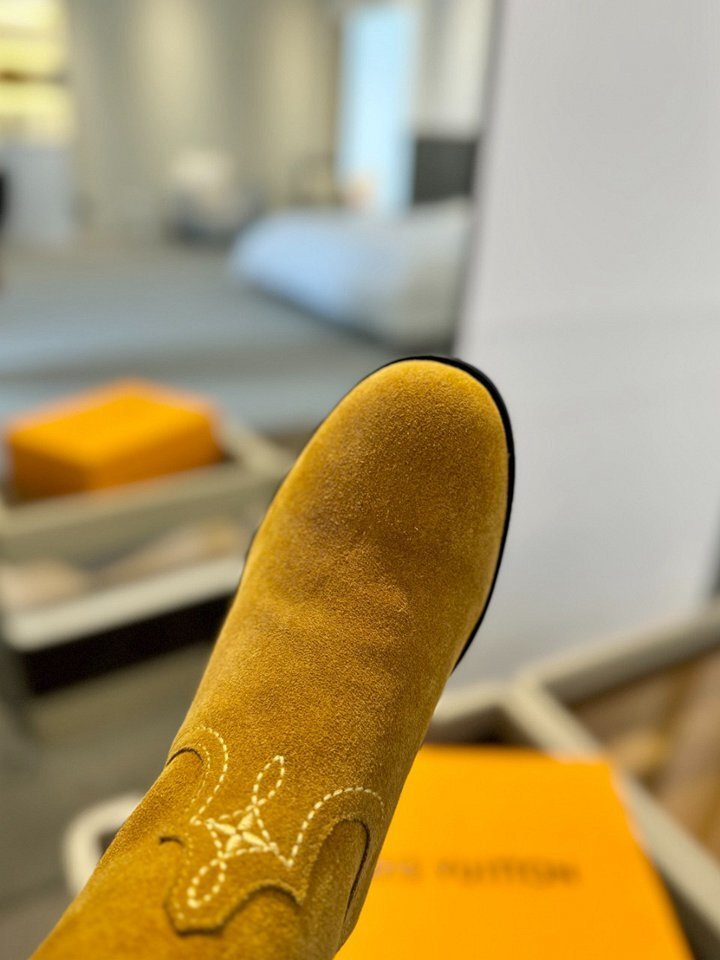 LU Suede Boots Woman