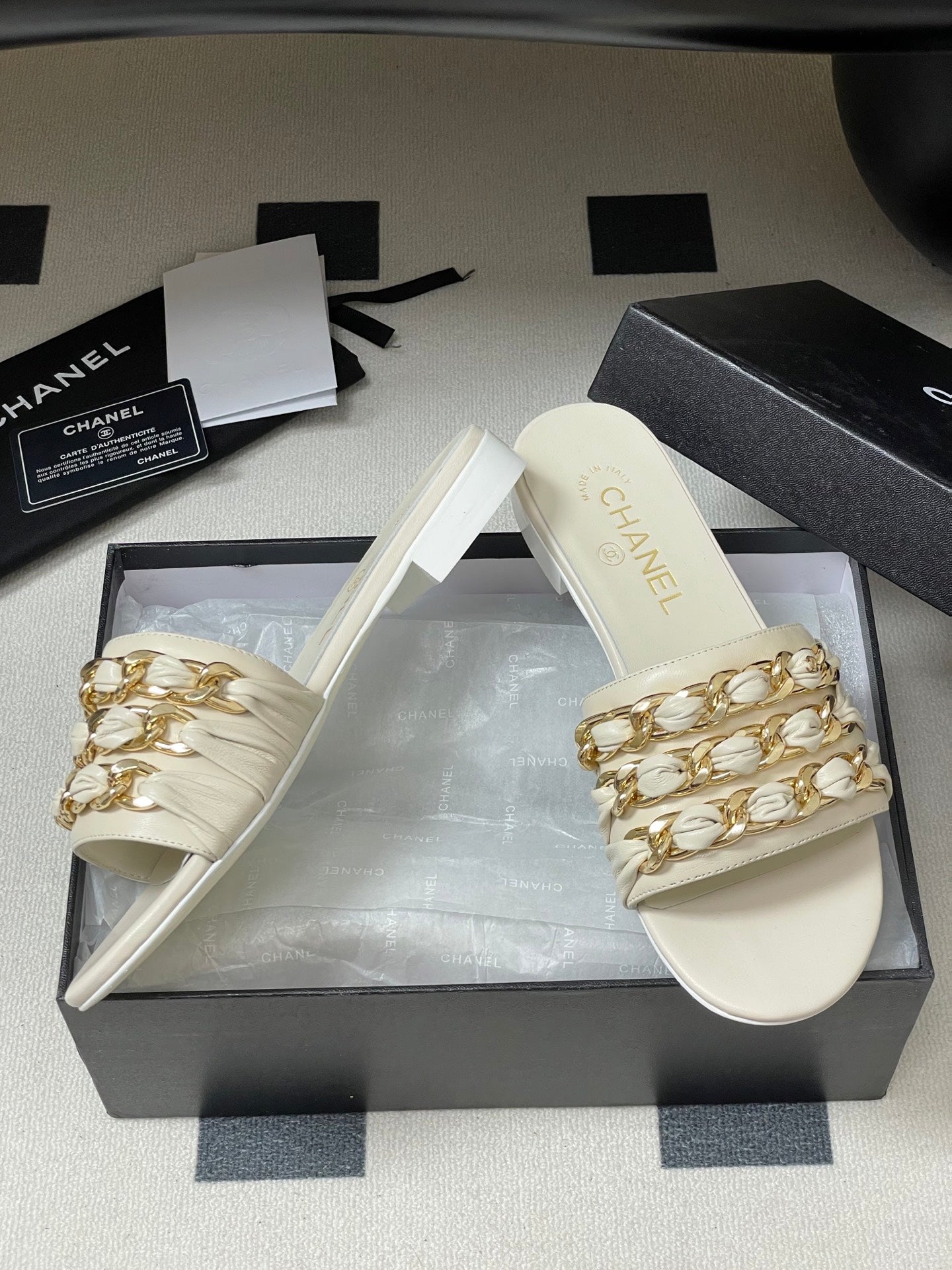 CHL Slippers 2 Color's Woman