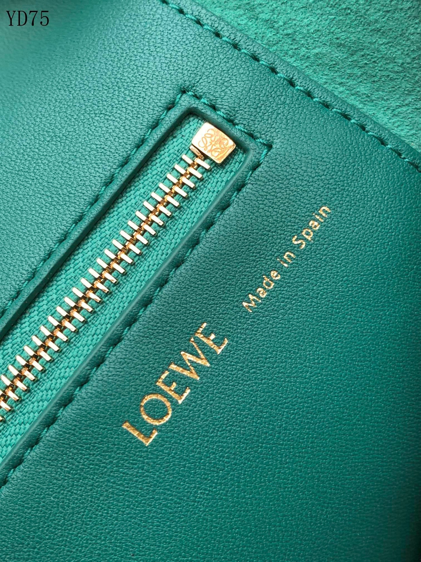 LOEVE Squeeze bag 2 color 's