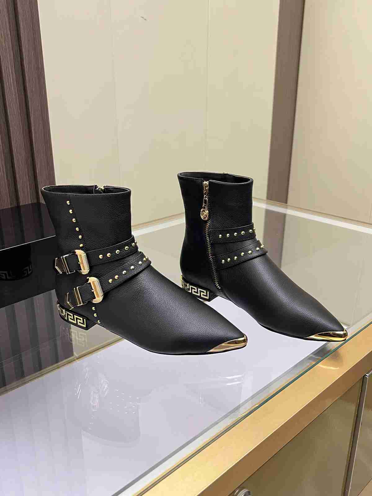 VRC Woman Boots