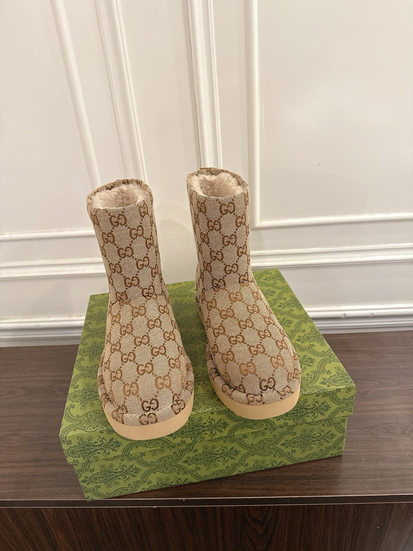 GU UGG Boots Woman 42