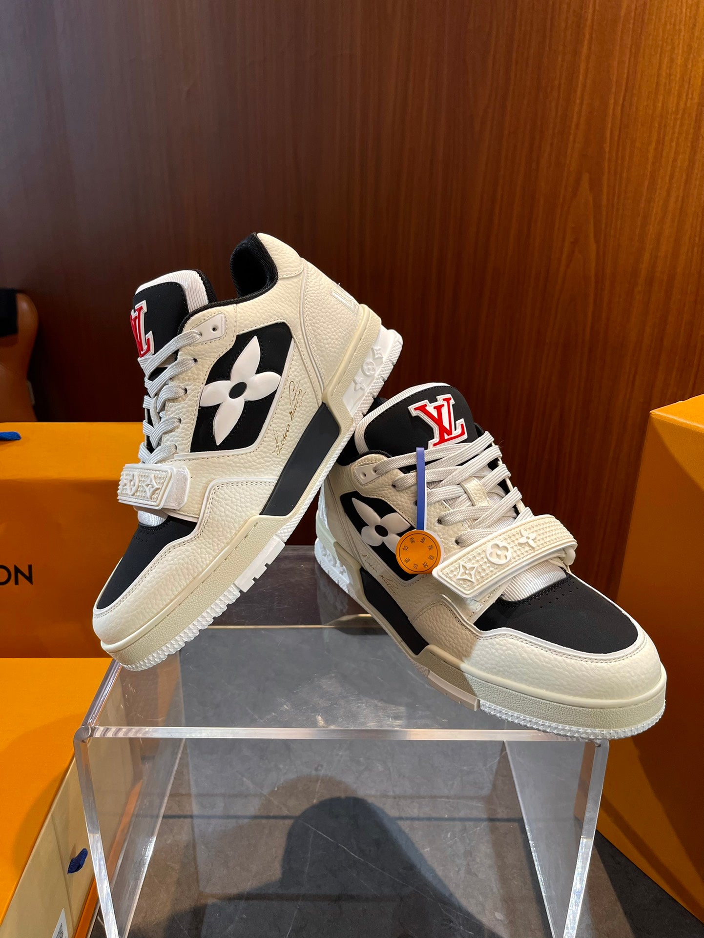 LU Sneakers Runner 46