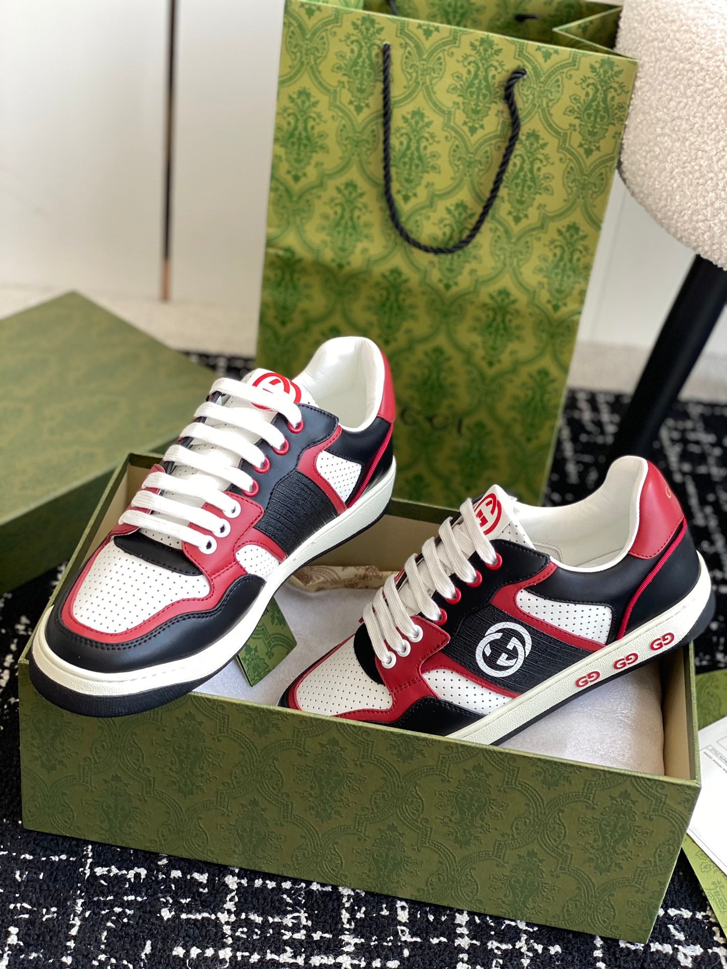 GU Sneakers 46