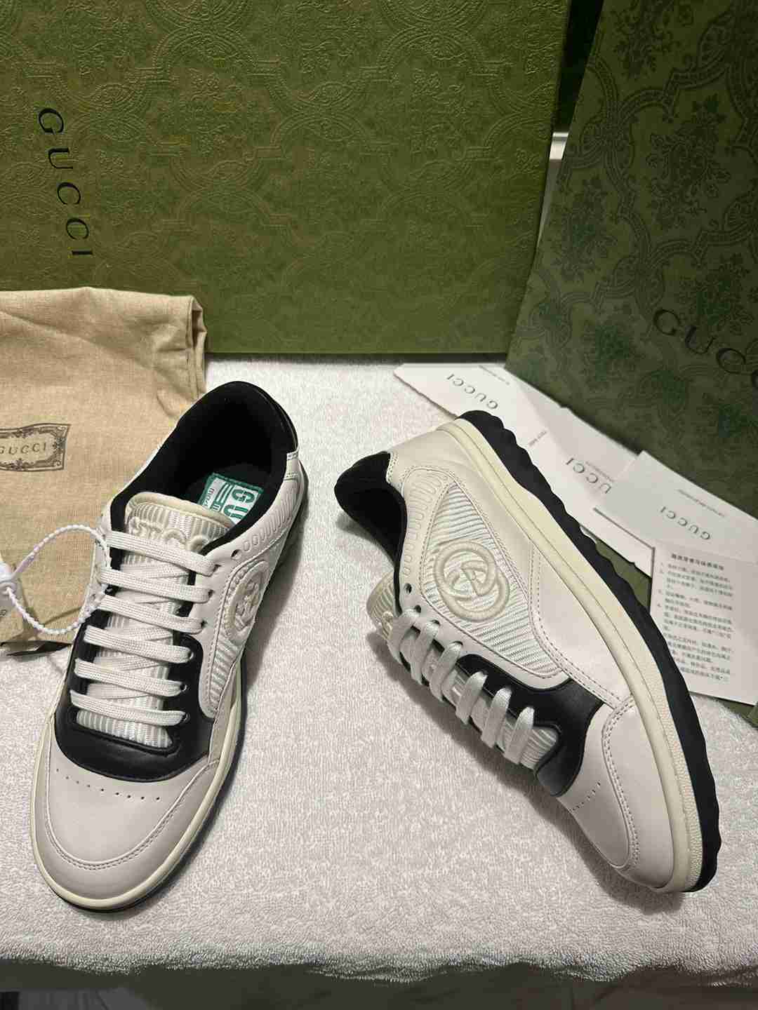 LU Sneakers Jumbo Logo White