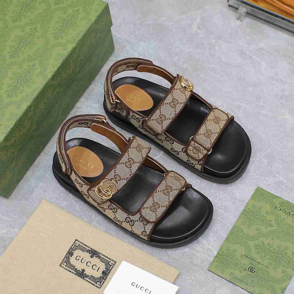GU Slippers Sandals