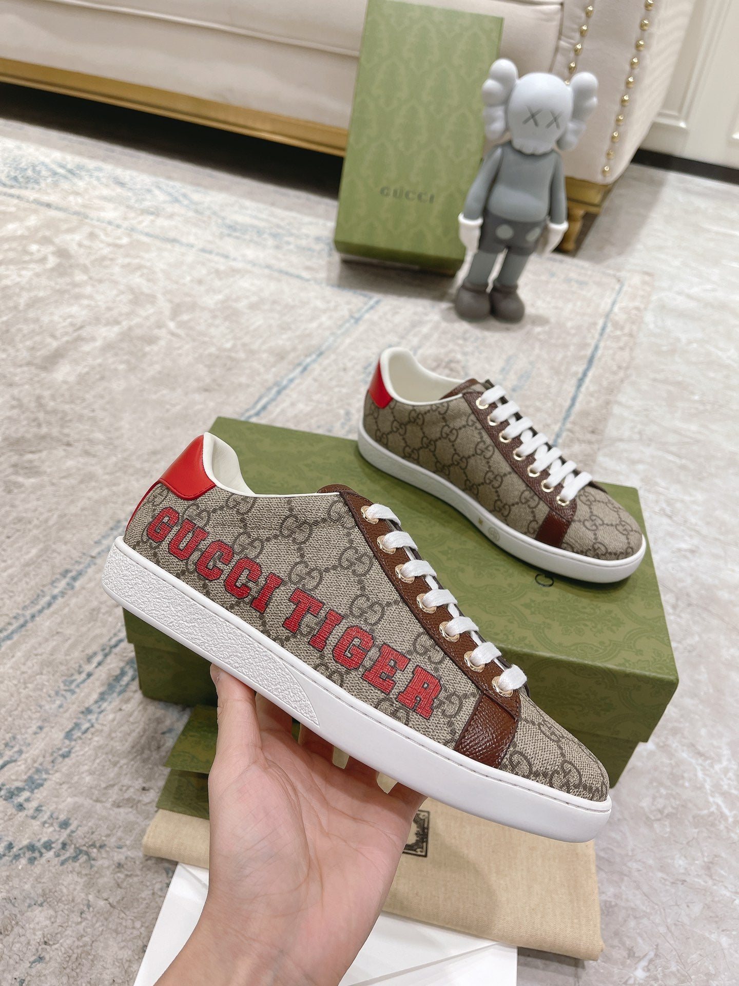GU Sneakers Monogram