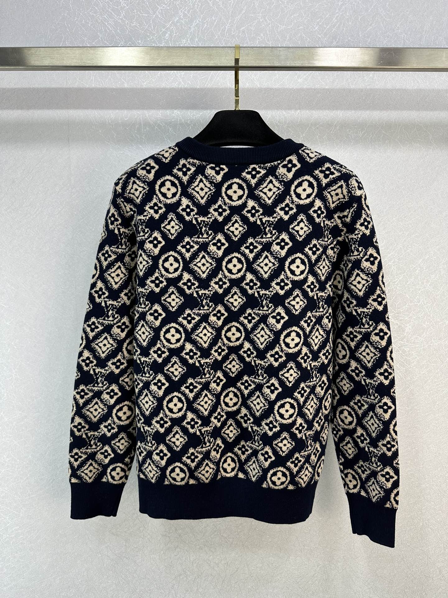 LU Sweater