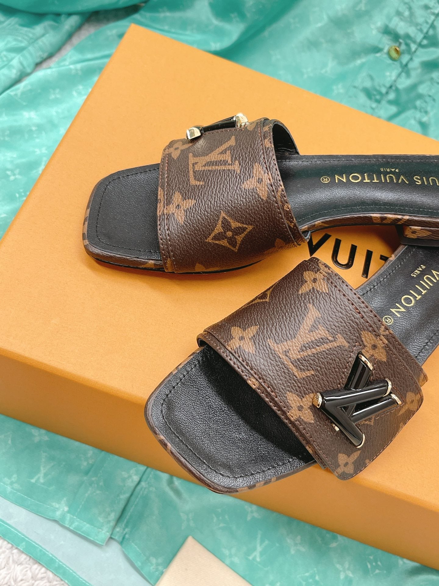 LU Slippers Sandals Heels