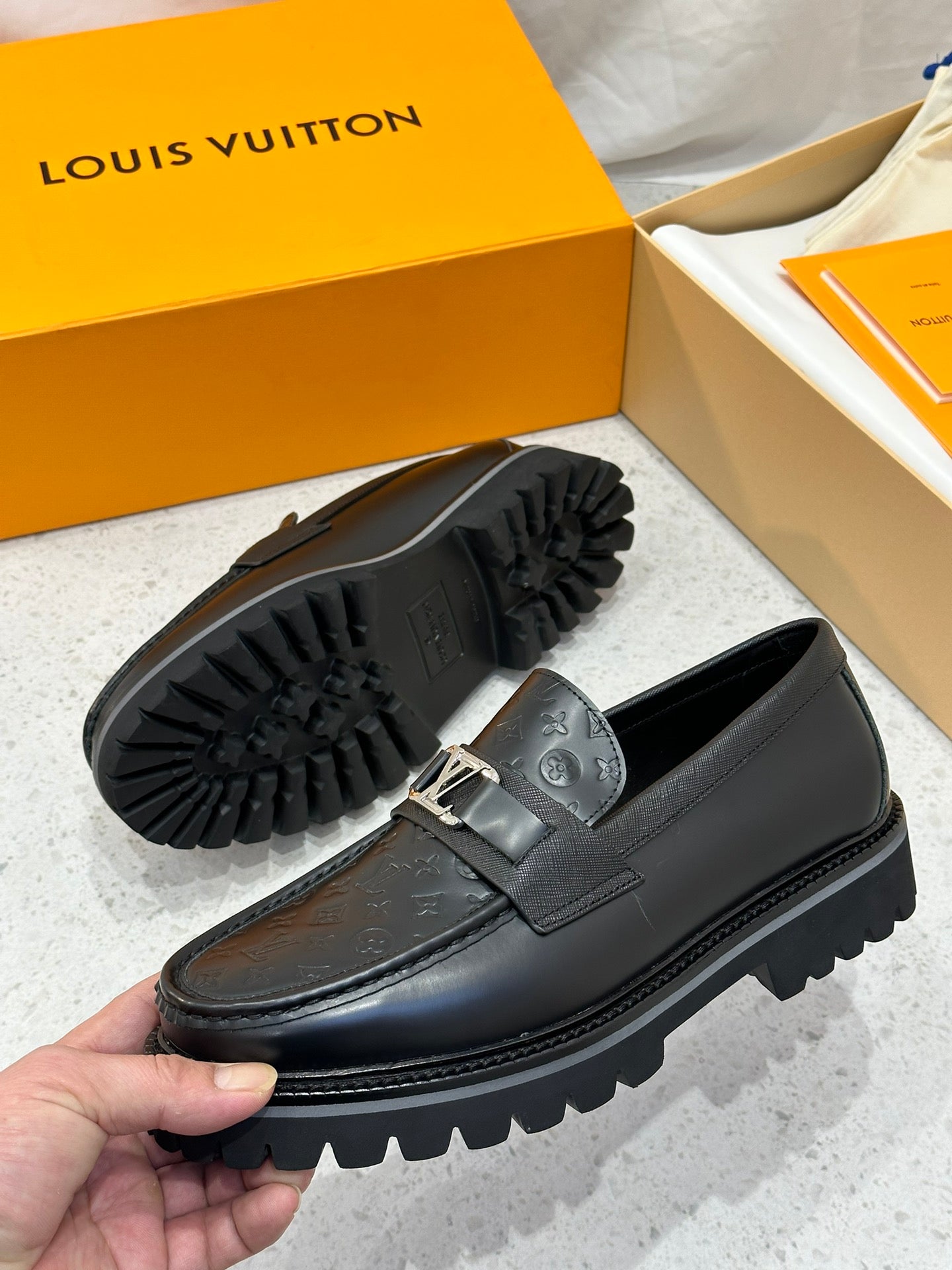 LU Shoes Monogram Man