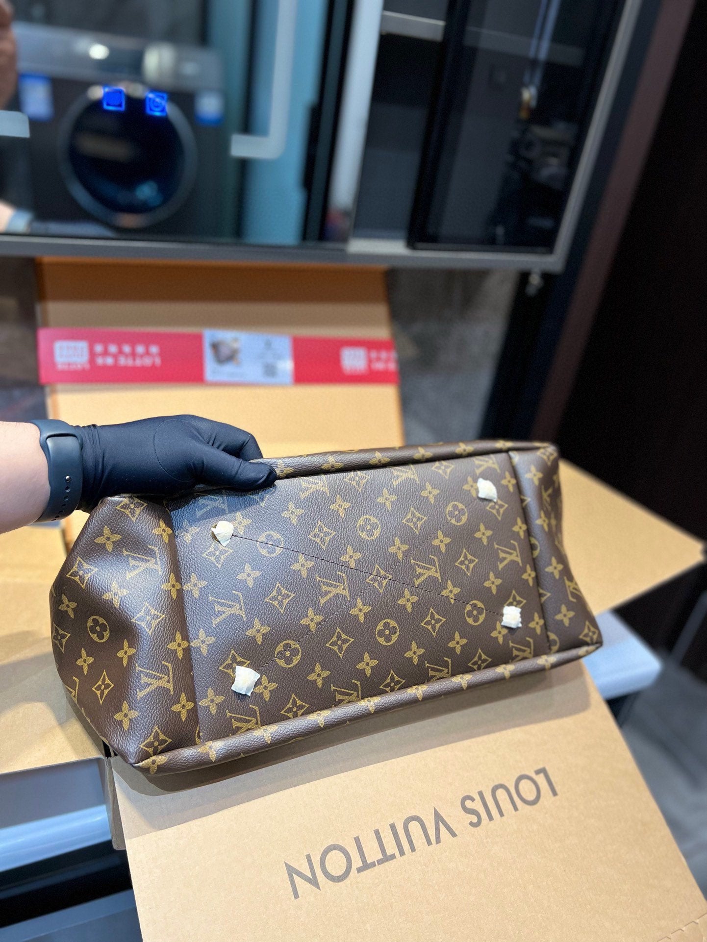 LU Artsy Shoulder Bag 44 cm