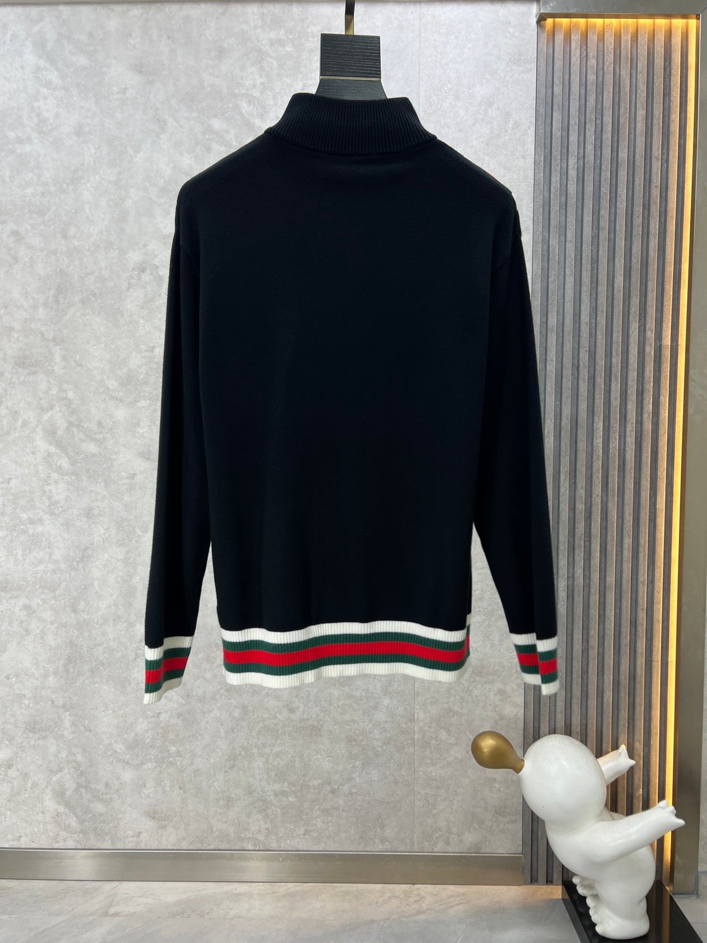 GU Sweater 2 Color 's