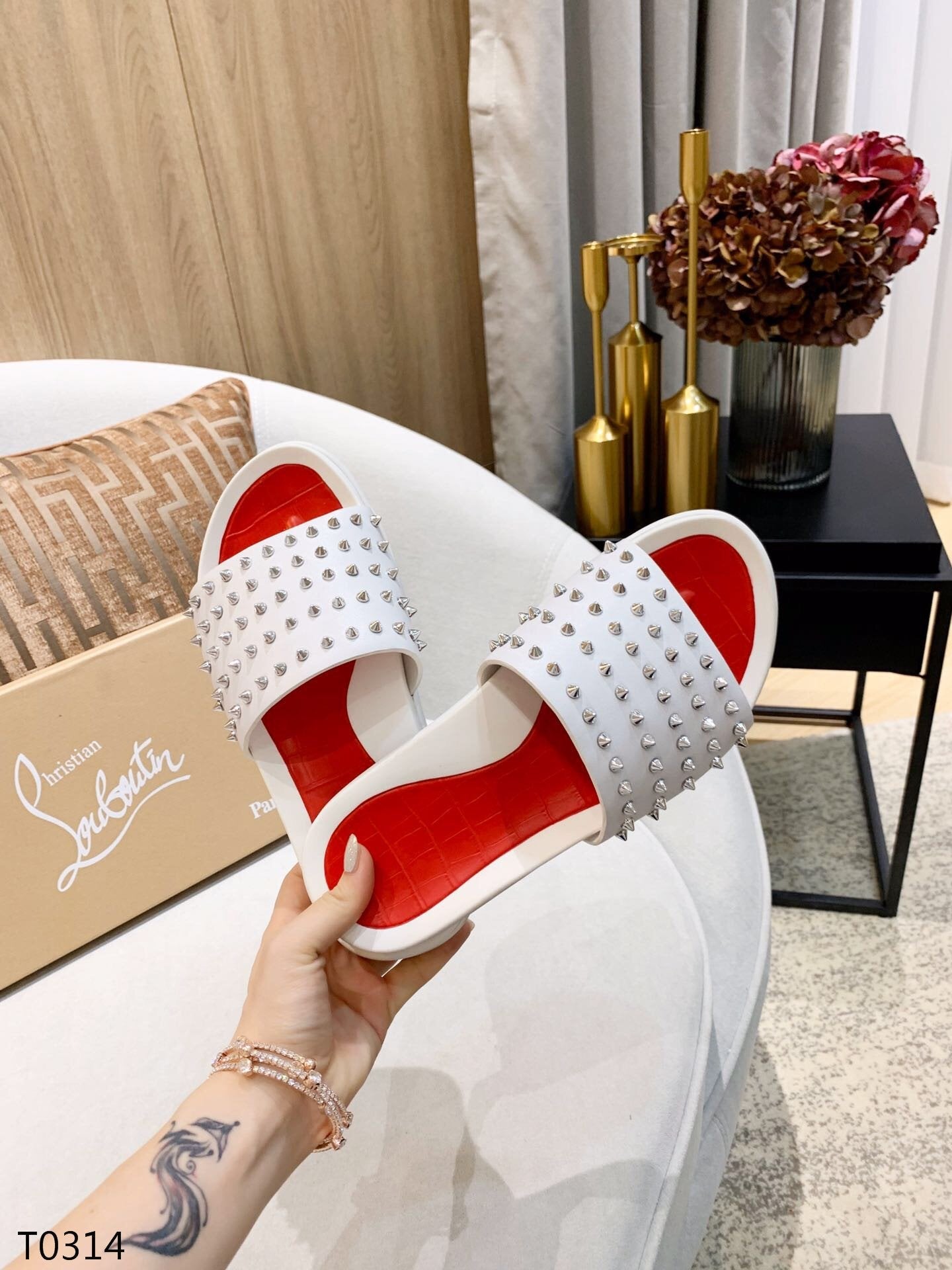 Labutin Slippers White