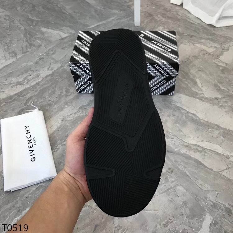 Givenjy Sandals Logo