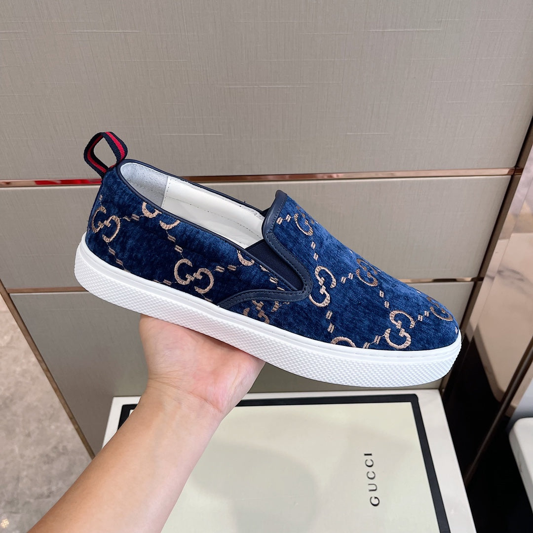 GU Sneakers Slip on