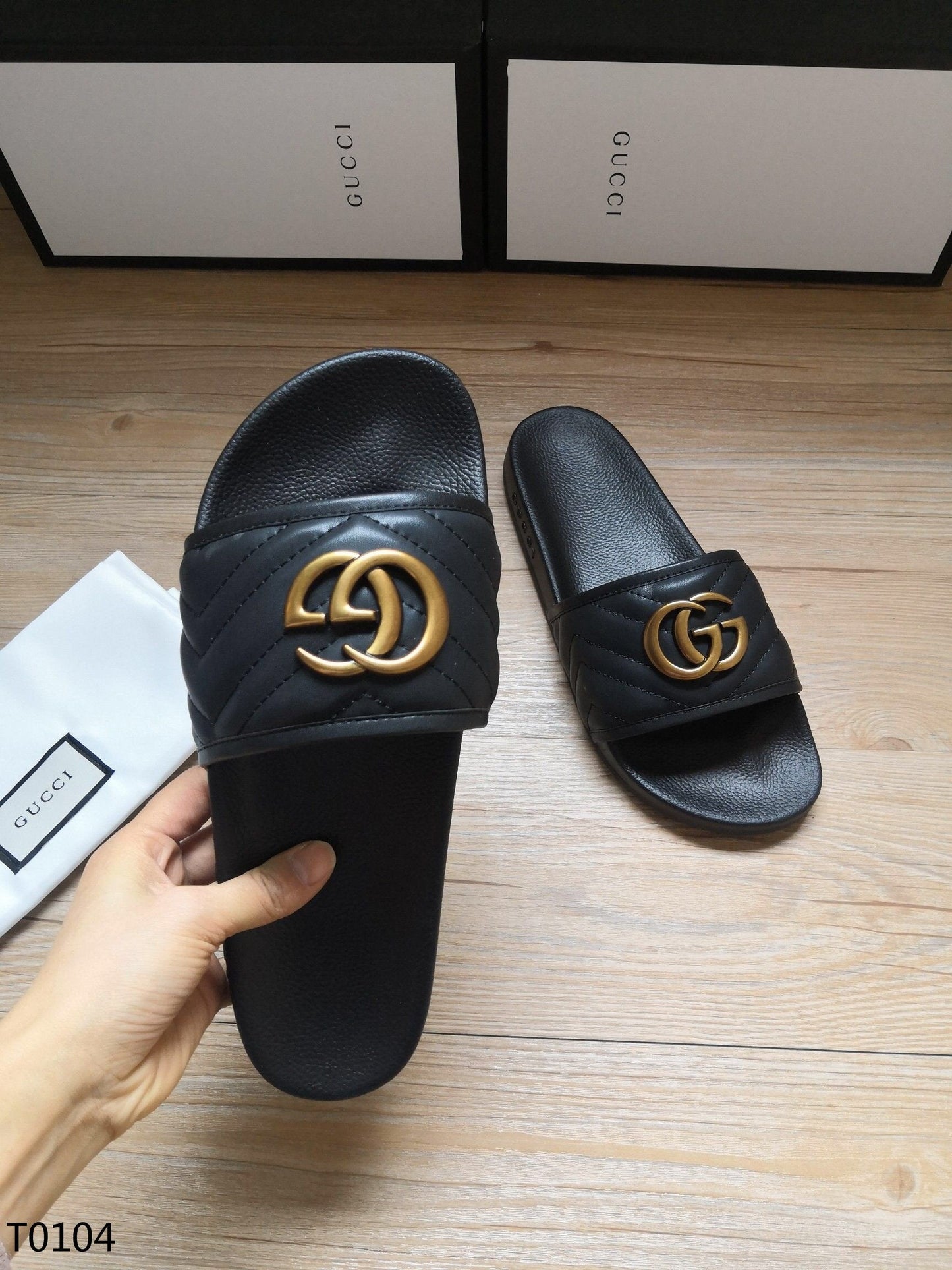 GU Slippers Mono 2 Colors