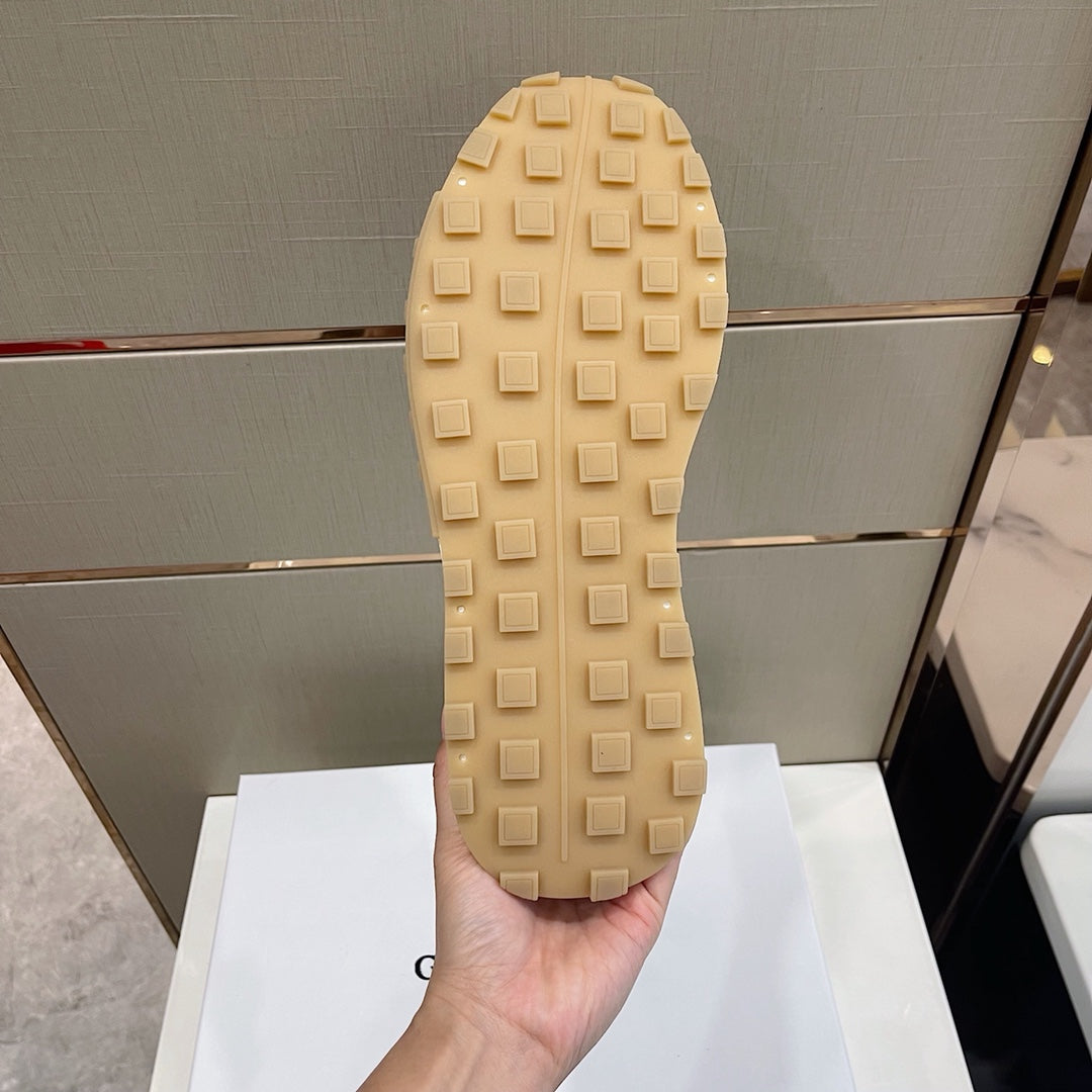 GIVENJY Sneakers Run Away