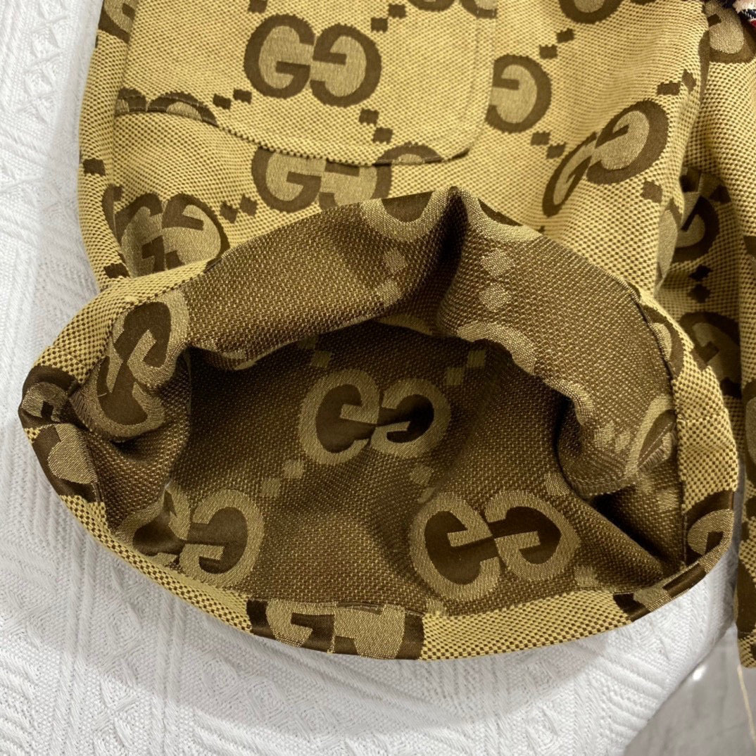 GU Shorts Sweatpants Woman