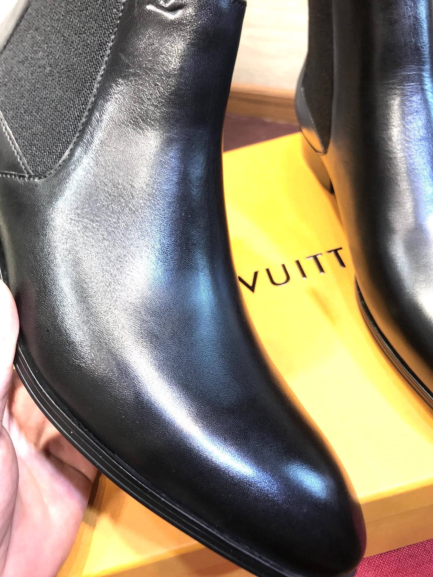 LU Boots Man Logo