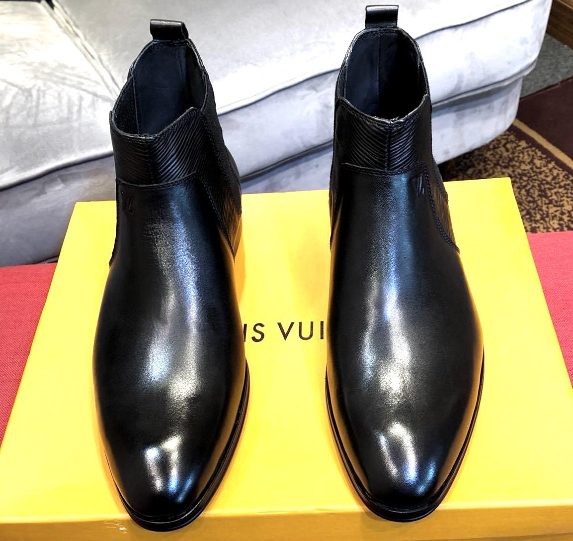 LU Boots Man Logo