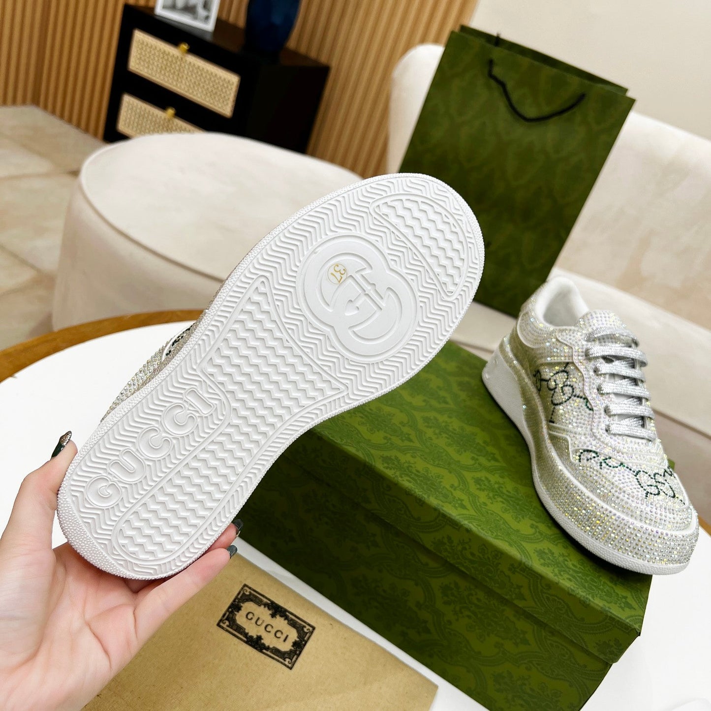 GU Sneakers Stones