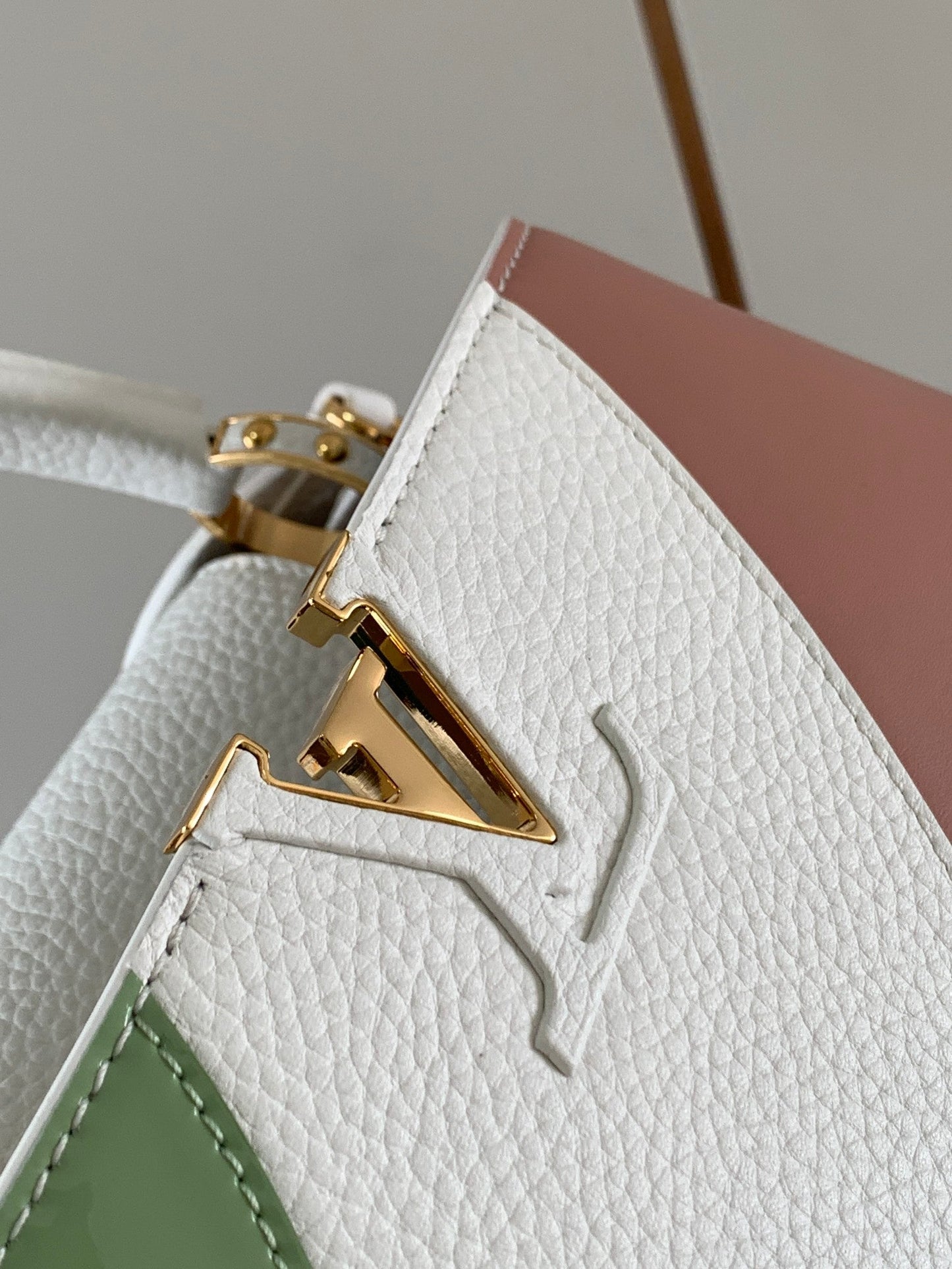 LU Bag CAPUCINES EAST WEST 21 cm