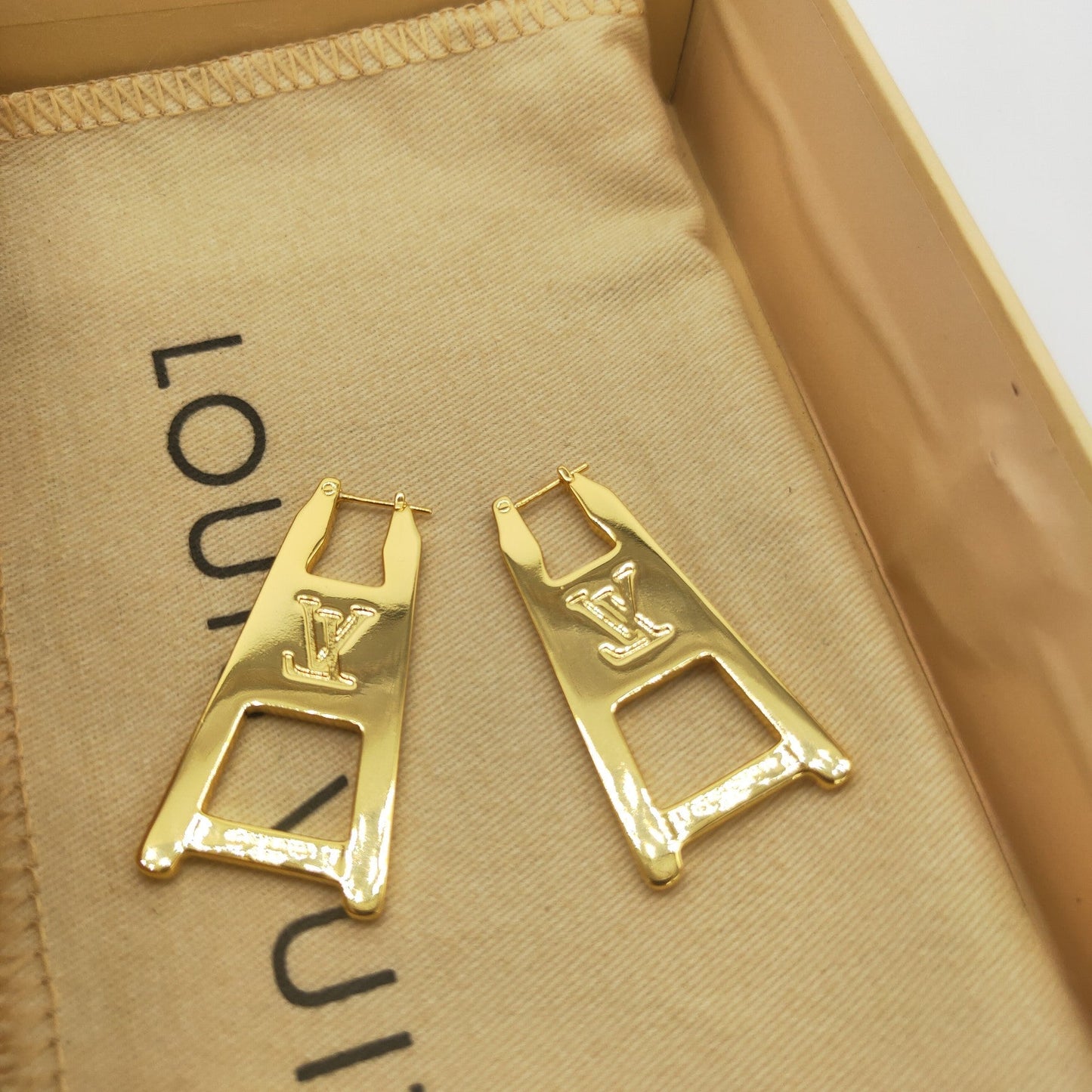 LU Earring