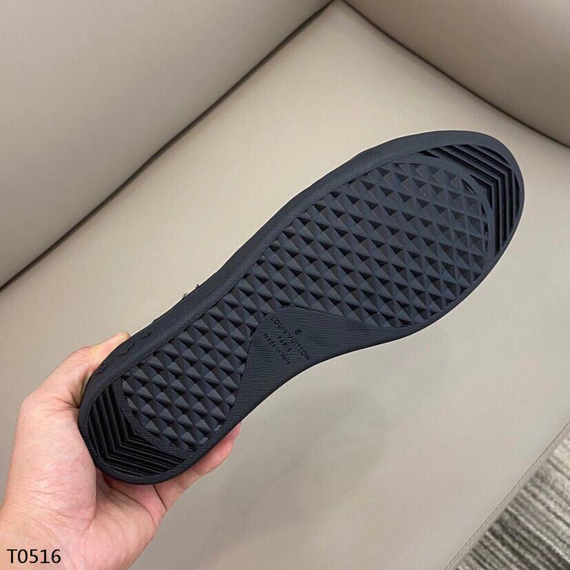 LU Sneakers