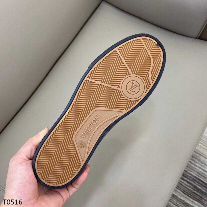 LU Sneakers