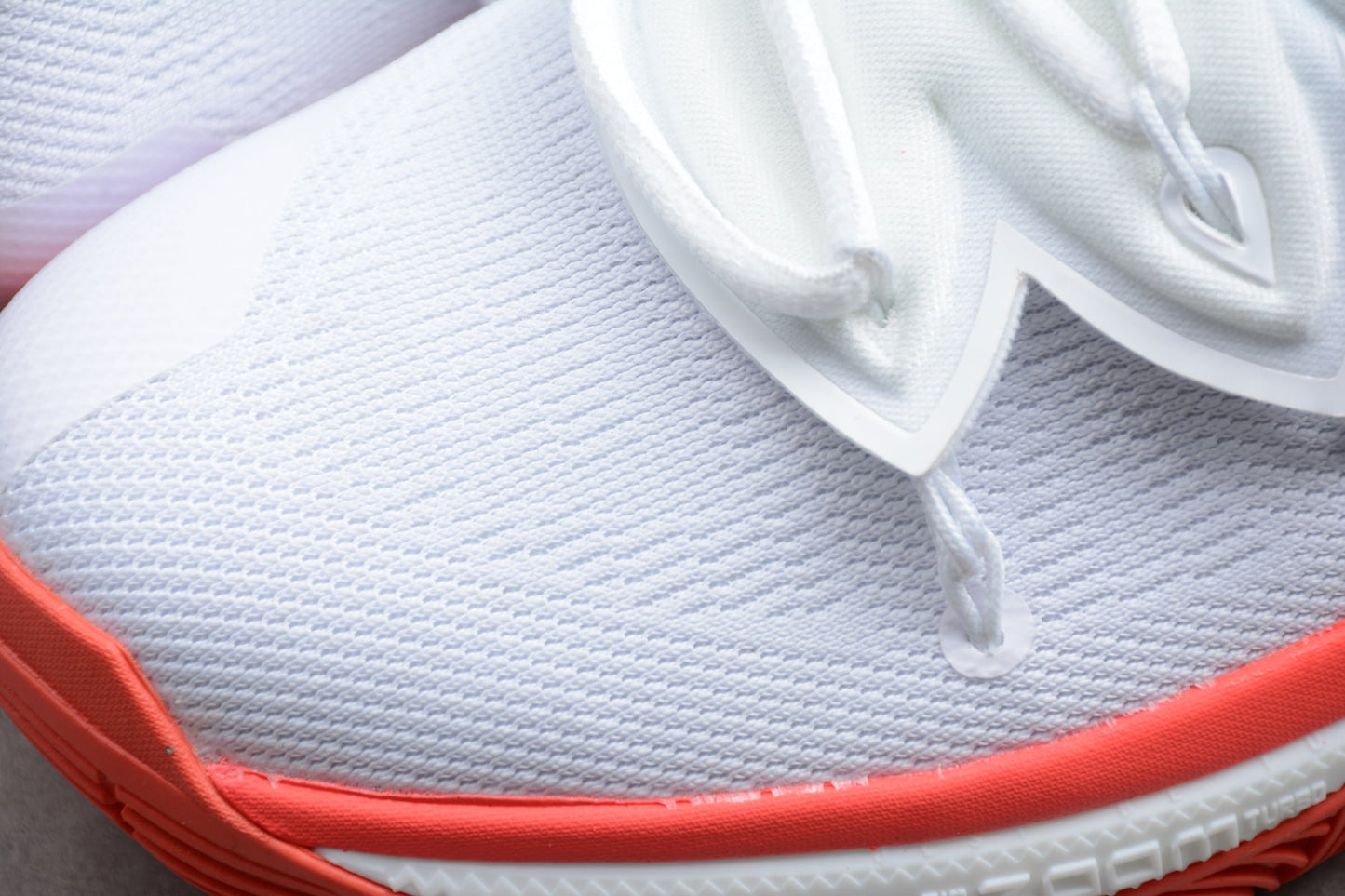 N*ke Max Kyrie 5 Sneakers
