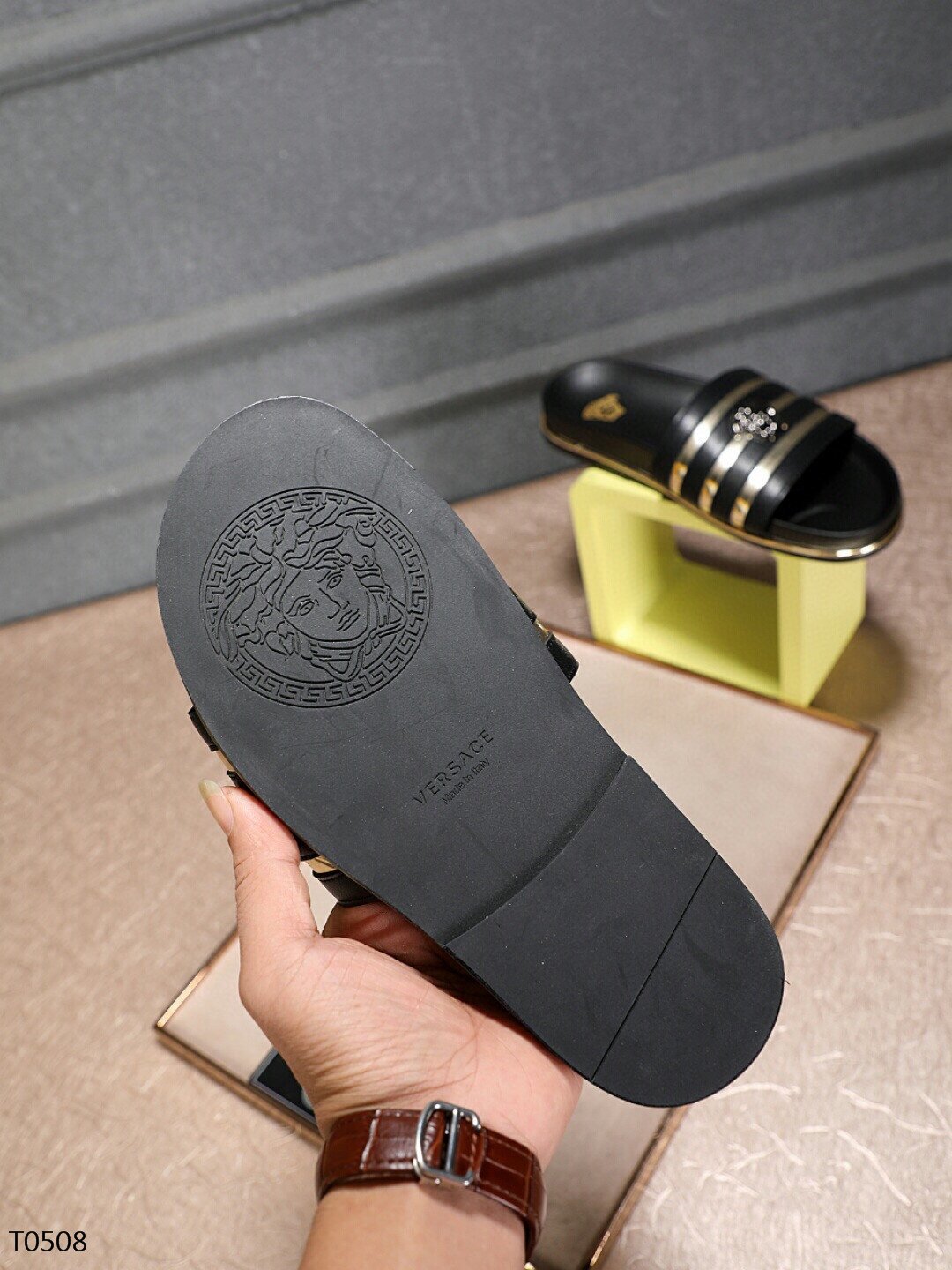 VRC Slippers Black
