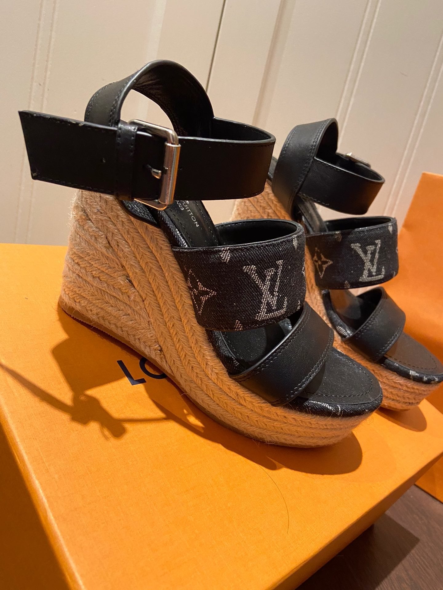 LU Wedge Sandals