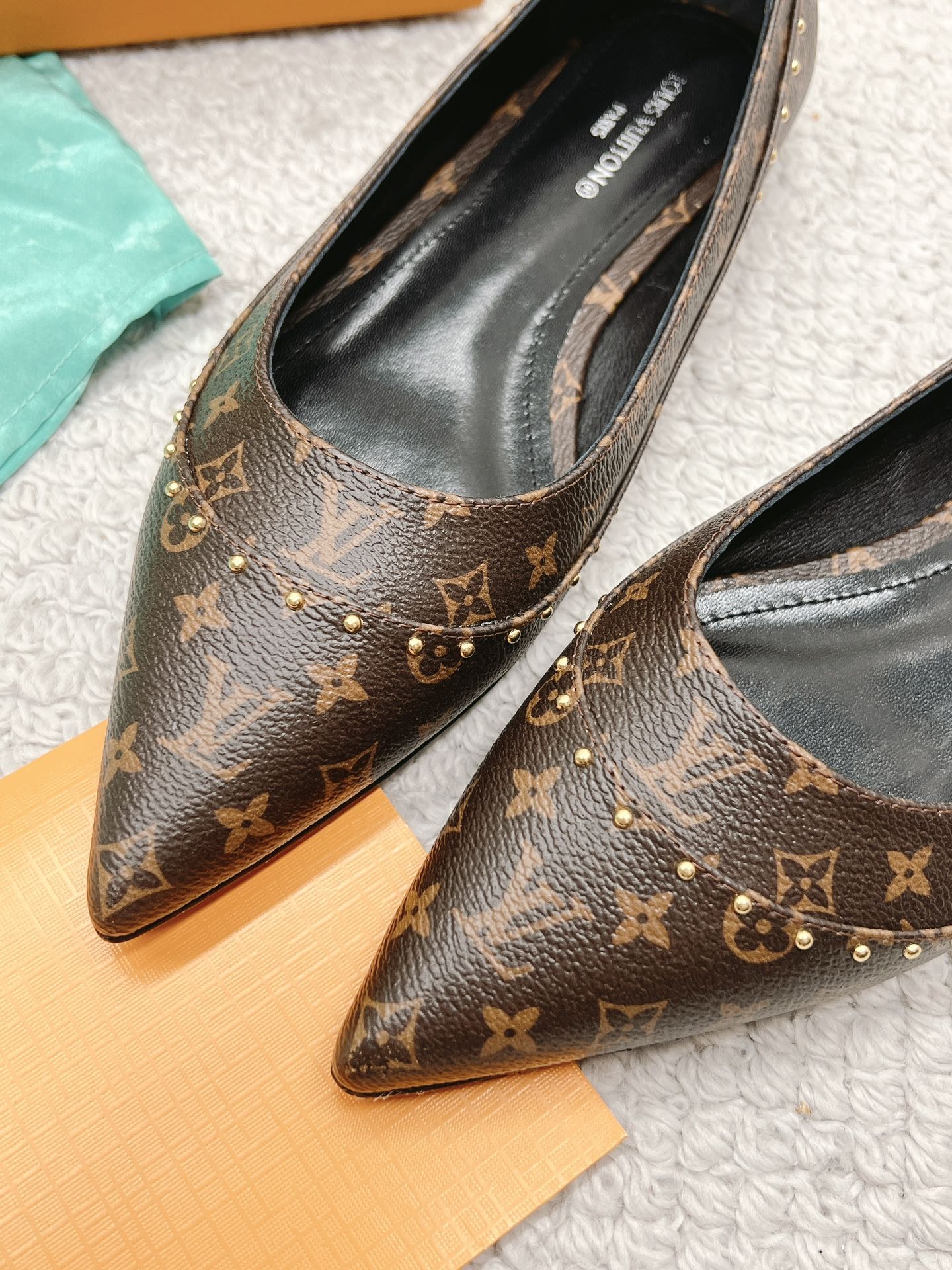 LU Shoes Flat Monogram