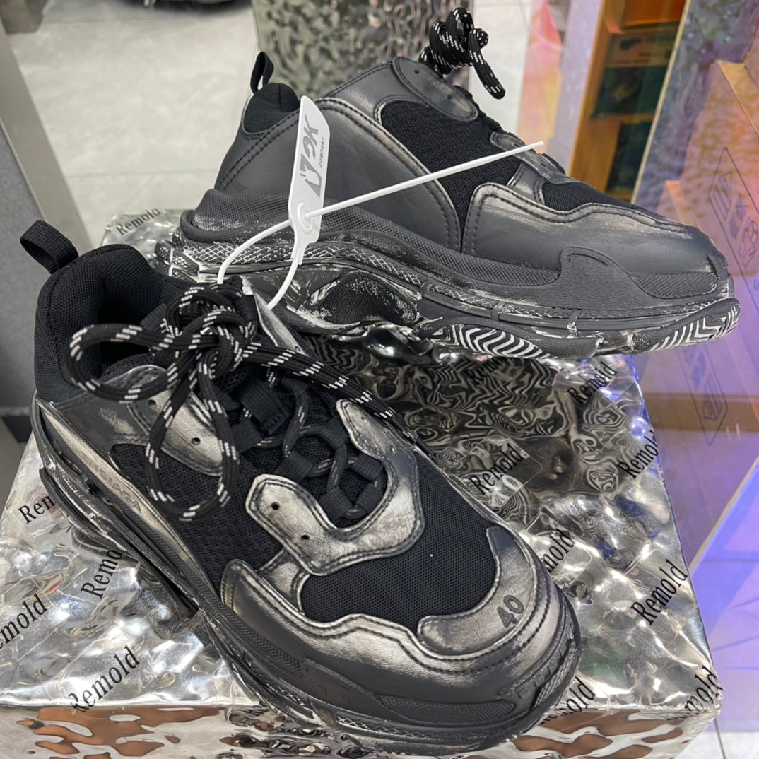 SNBAL Triple S Sneakers Vintage Black