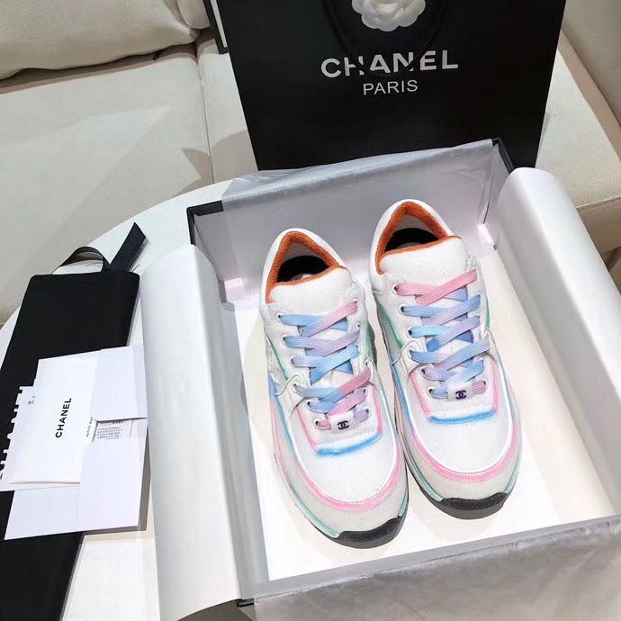 CHL Sneakers Run Away