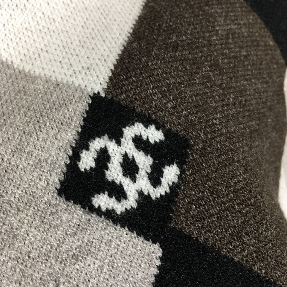 CHL Sweater Woman