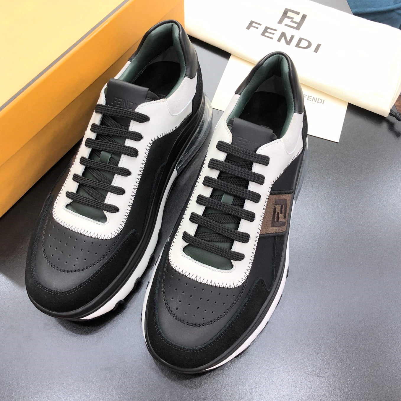 FEN Sneakers