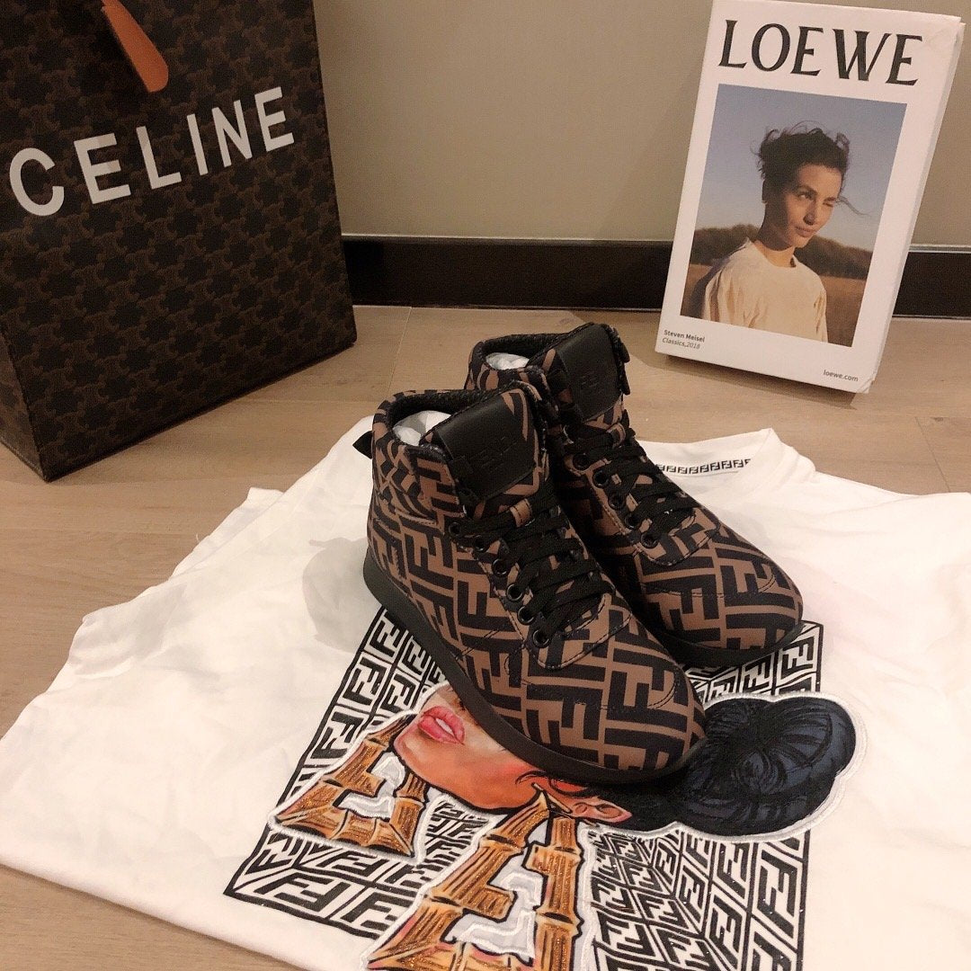 Fen Boots Brown Logo