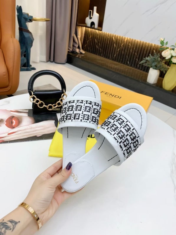 FEN Slippers Flat WHITE
