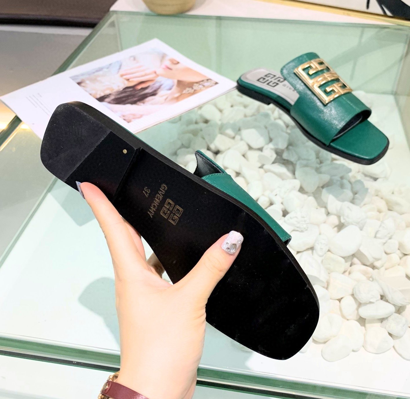 Givenjy Slippers Black