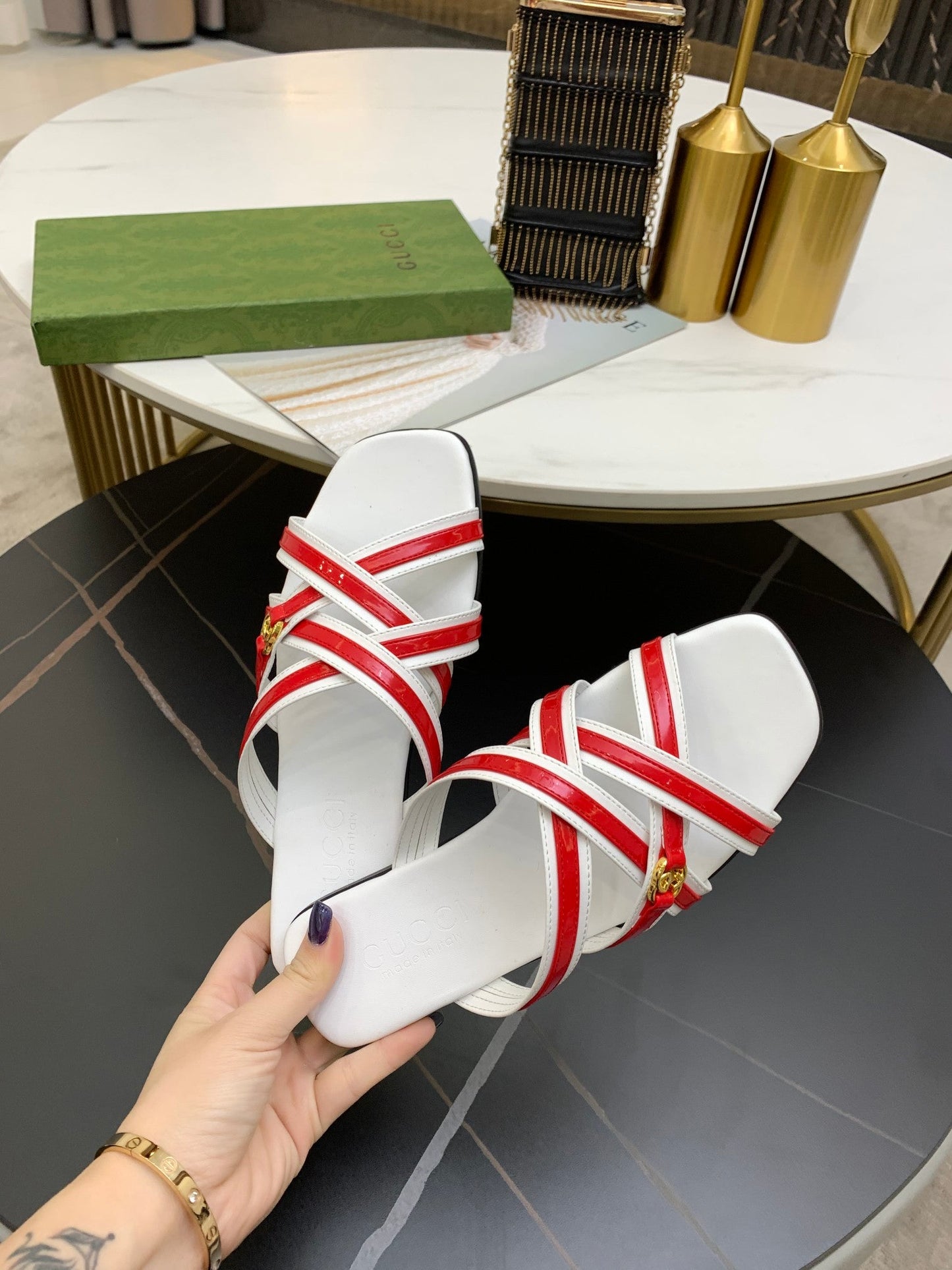GU Slippers 2 Color 's