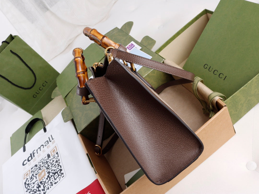 GU Bag Medium LOGO 27 cm