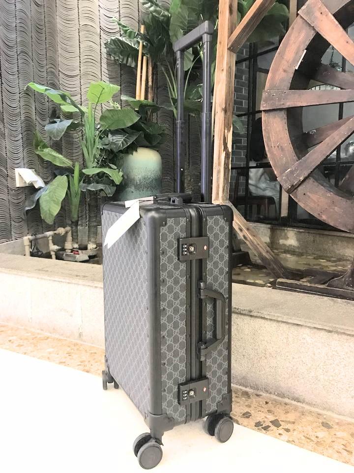 GU Rolling Luggage Bag