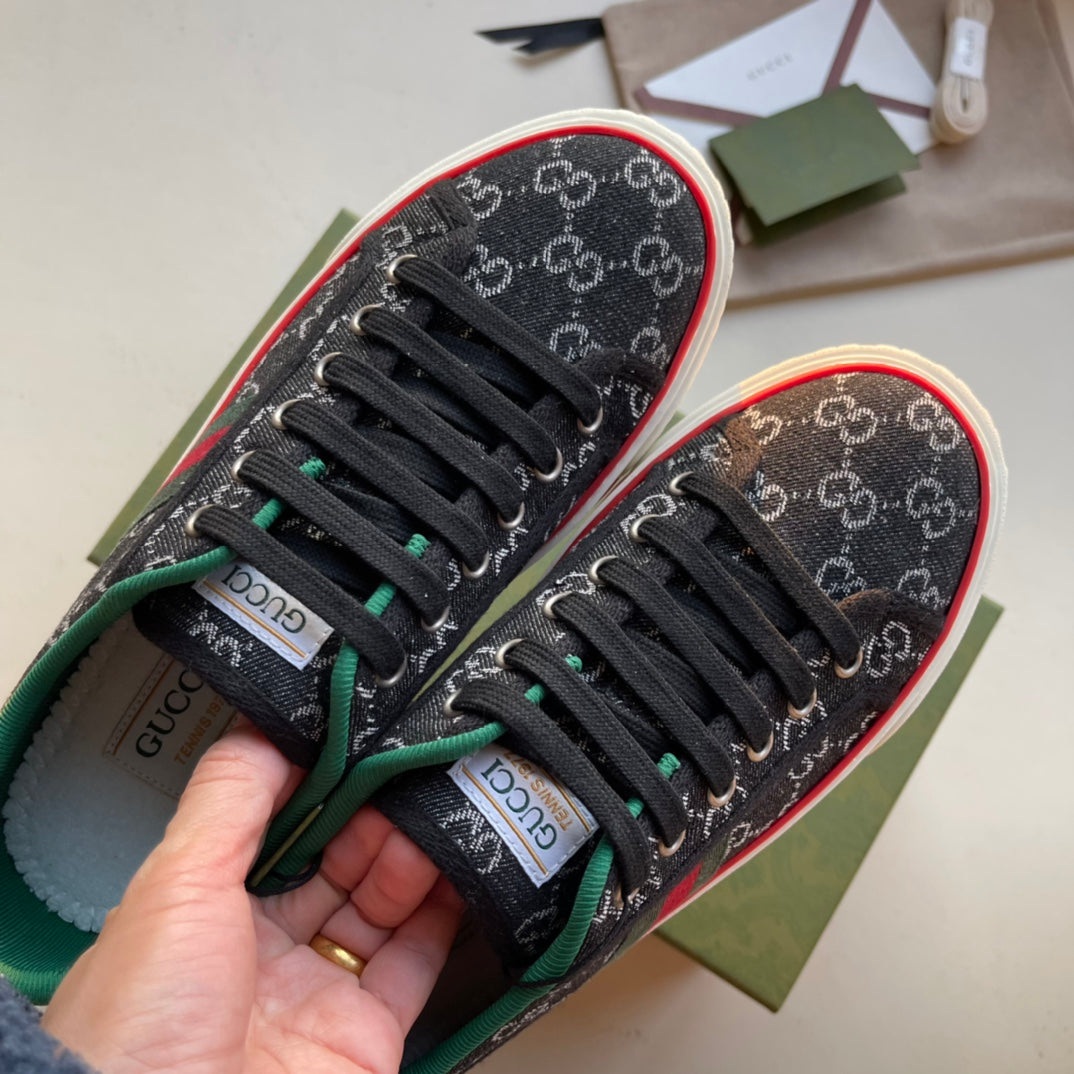 GU Sneakers Tennis