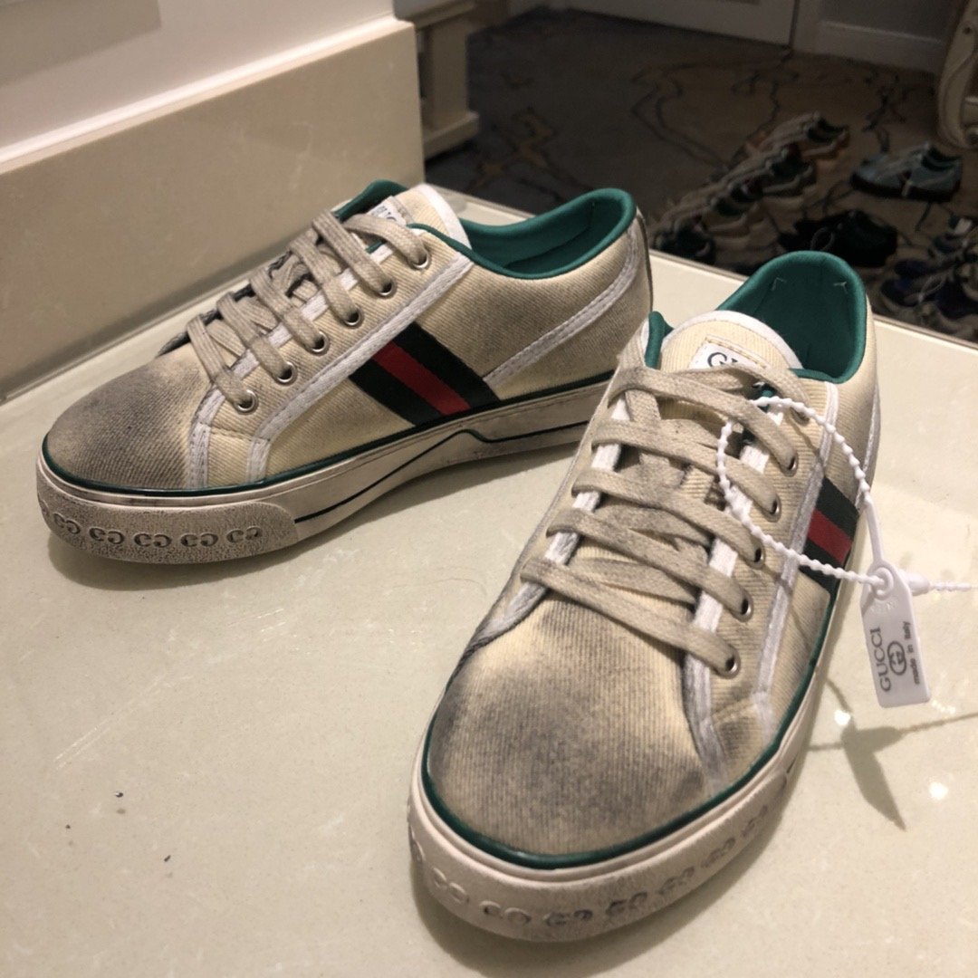 GU Sneakers Gold