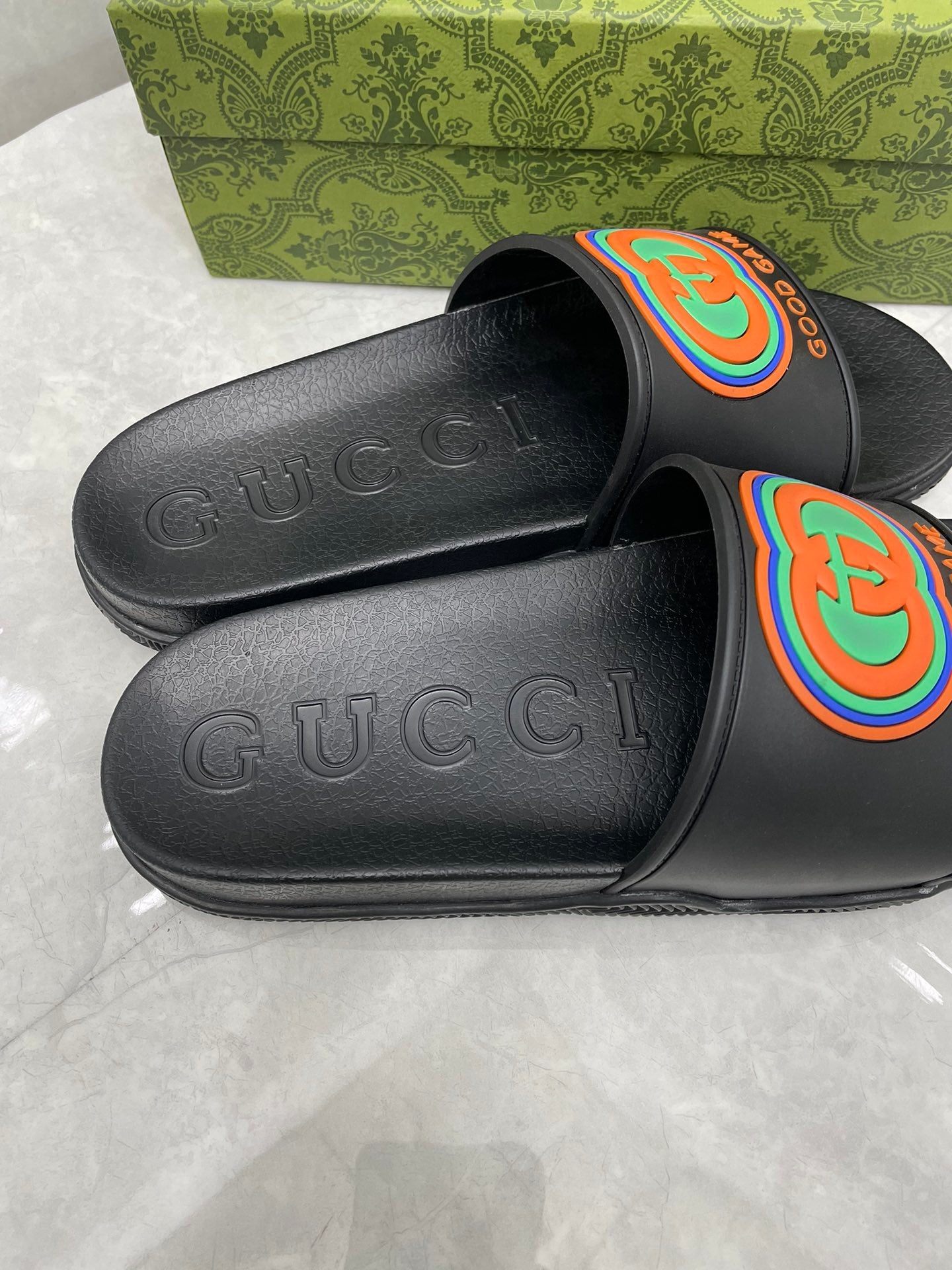 GU Slippers LOGO